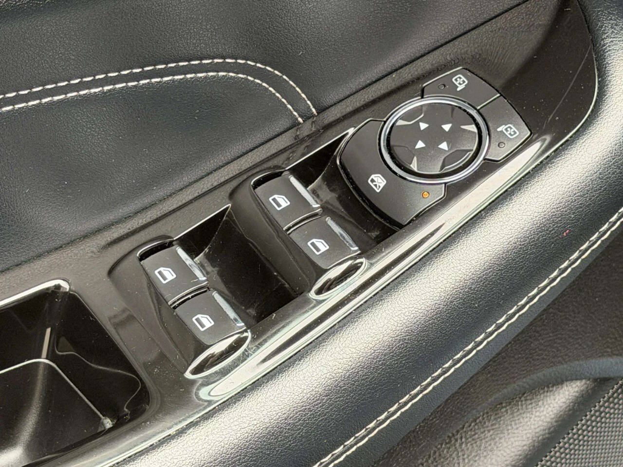 Used 2018 Ford Edge Titanium w/ Equipment Group 302A AWD/4WD image 14