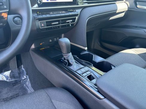 Used 2025 Toyota Camry LE FWD image 40
