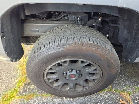 Used 2024 Toyota Tacoma SR5 image 8