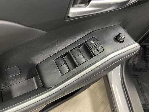 Used 2024 Toyota Highlander XLE image 29