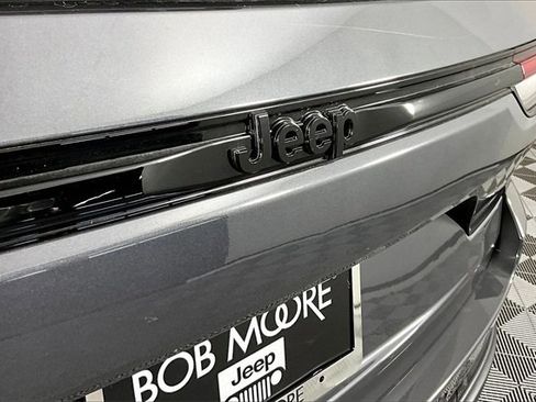 New 2025 Jeep Grand Cherokee Altitude image 9