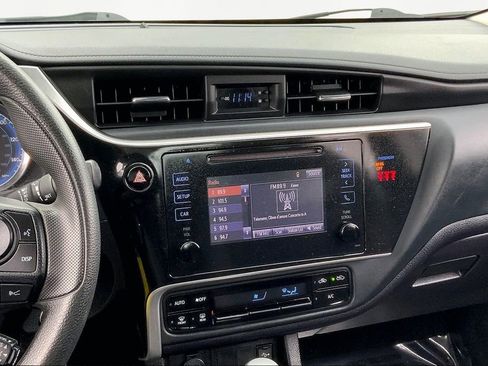 Used 2019 Toyota Corolla LE image 9