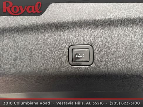 Used 2024 GMC Yukon AT4 w/ Technology Package AWD/4WD image 7