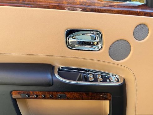 Used 2014 Rolls-Royce Ghost image 15