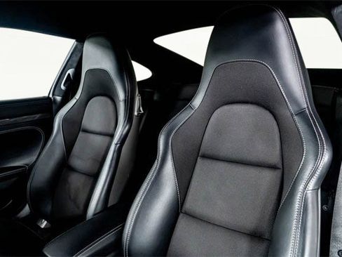 Used 2019 Porsche 911 Carrera 4S AWD/4WD image 3