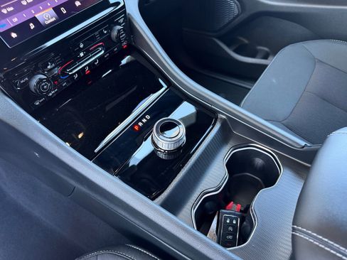 New 2025 Jeep Grand Cherokee Laredo X w/ Luxury Tech Group I image 15