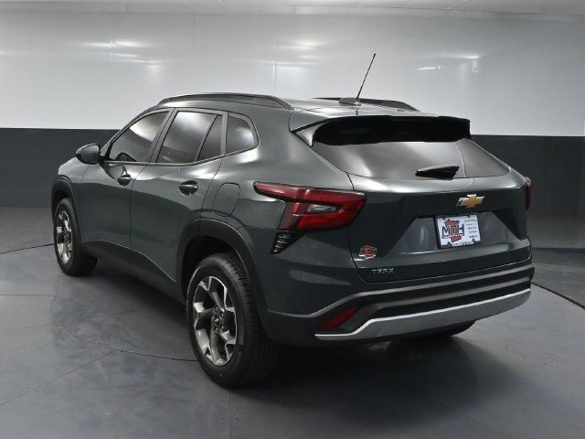 Used 2025 Chevrolet Trax LT w/ Driver Confidence Package FWD image 6