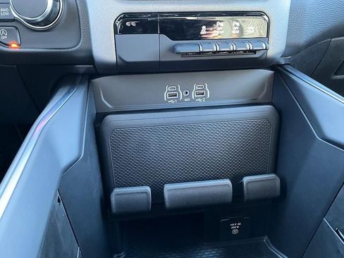 New 2026 RAM 1500 4x4 Crew Cab image 26