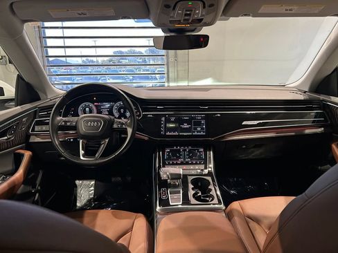 Used 2022 Audi Q8 Premium Plus AWD/4WD image 31