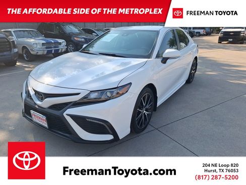 Used 2024 Toyota Camry SE FWD image 1