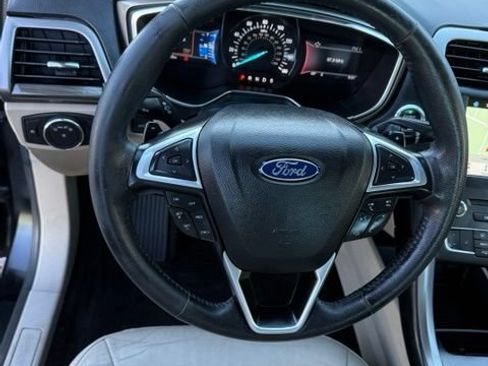 Used 2017 Ford Fusion SE w/ Fusion SE Technology Package AWD/4WD image 20