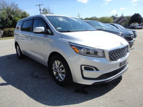 Used 2021 Kia Sedona LX FWD image 3