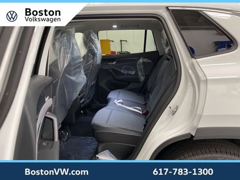 New 2026 Volkswagen Tiguan SE image 10