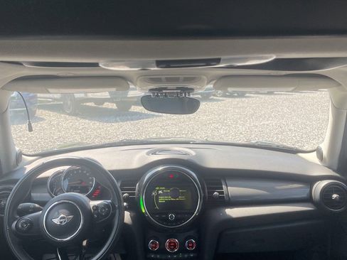 Used 2017 MINI Cooper 4-Door Hardtop FWD image 4