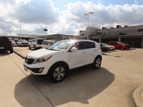 Used 2015 Kia Sportage EX image 2