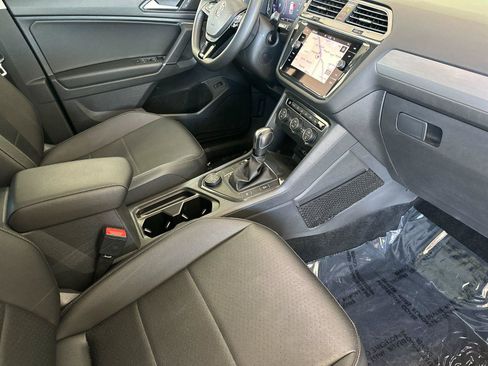 Used 2020 Volkswagen Tiguan SEL w/ 3rd Row Seat Package AWD/4WD image 16