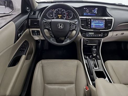 Used 2017 Honda Accord Touring image 11