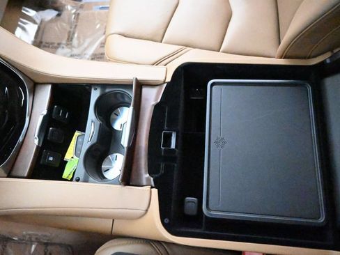 Used 2016 Cadillac Escalade Platinum AWD/4WD image 15