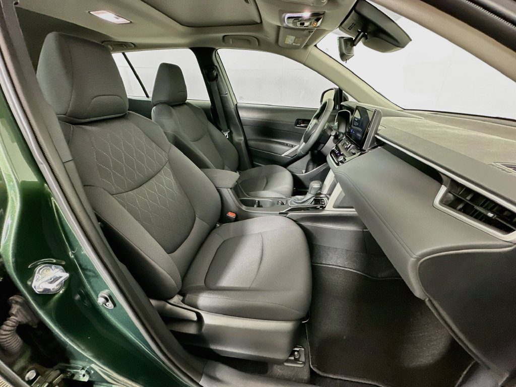Certified 2025 Toyota Corolla Cross LE w/ Moonroof Package FWD image 28