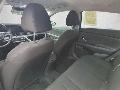 Used 2023 Hyundai Elantra SEL w/ Convenience Package FWD image 18