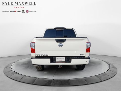 Used 2021 Nissan Titan SV w/ SV Convenience Package RWD image 15