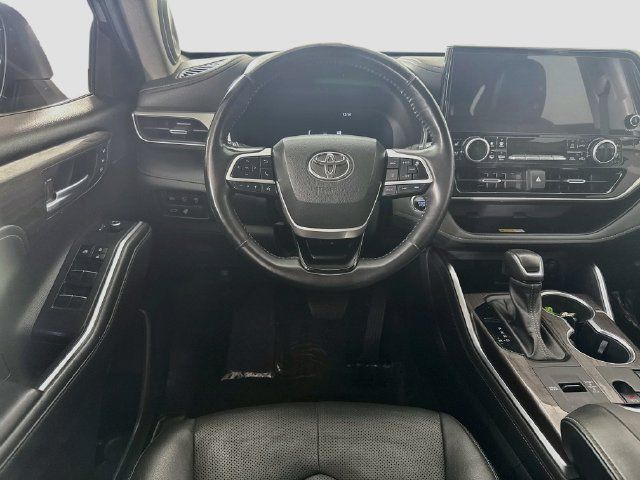 Used 2023 Toyota Highlander Platinum FWD image 22