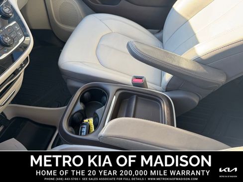 Used 2017 Chrysler Pacifica Touring-L image 23