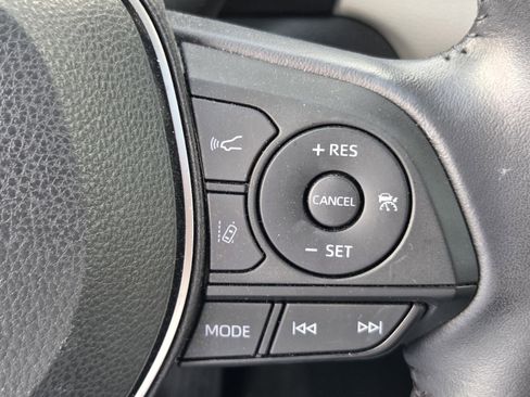 Used 2022 Toyota RAV4 Limited image 12