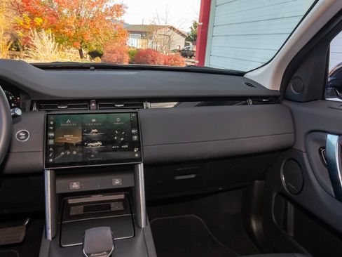 Used 2025 Land Rover Discovery Sport S image 37