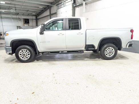 Used 2020 Chevrolet Silverado 2500 LT w/ Convenience Package image 6