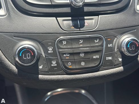 Used 2022 Chevrolet Malibu LT FWD image 25