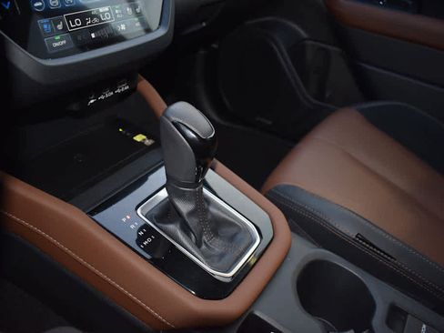 Used 2025 Subaru Forester Touring AWD/4WD image 18