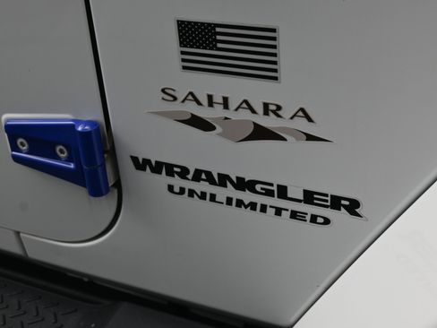 Used 2016 Jeep Wrangler Unlimited Sahara w/ Connectivity Group image 21