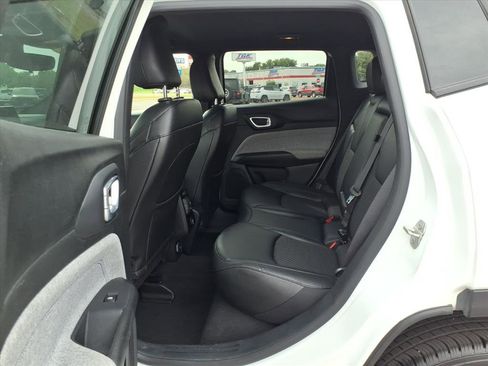 Used 2024 Jeep Compass Latitude image 7