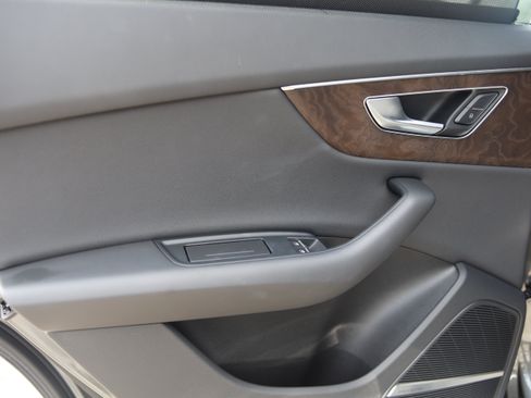 Used 2020 Audi Q8 Prestige w/ Prestige Package AWD/4WD image 39