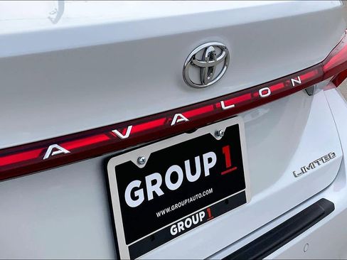Used 2020 Toyota Avalon Limited image 30