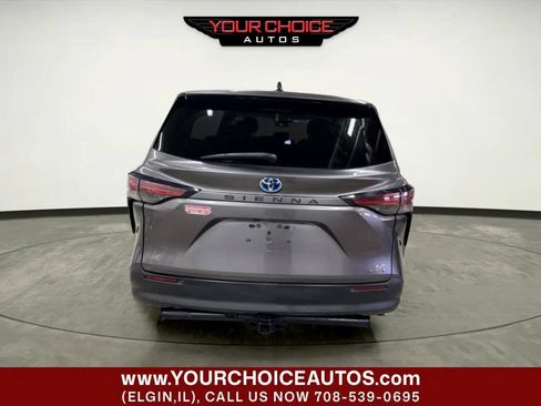 Used 2021 Toyota Sienna LE FWD image 4
