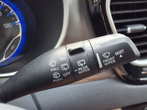 Used 2024 Chrysler Pacifica Touring-L FWD image 21