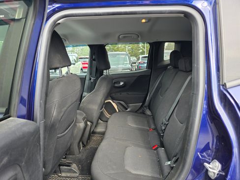 Used 2017 Jeep Renegade Latitude w/ Cold Weather Group image 10