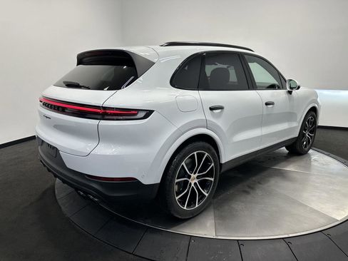 Certified 2025 Porsche Cayenne image 7
