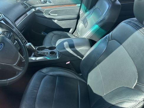 Used 2019 Ford Explorer Limited w/ Class III Trailer Tow Package image 4