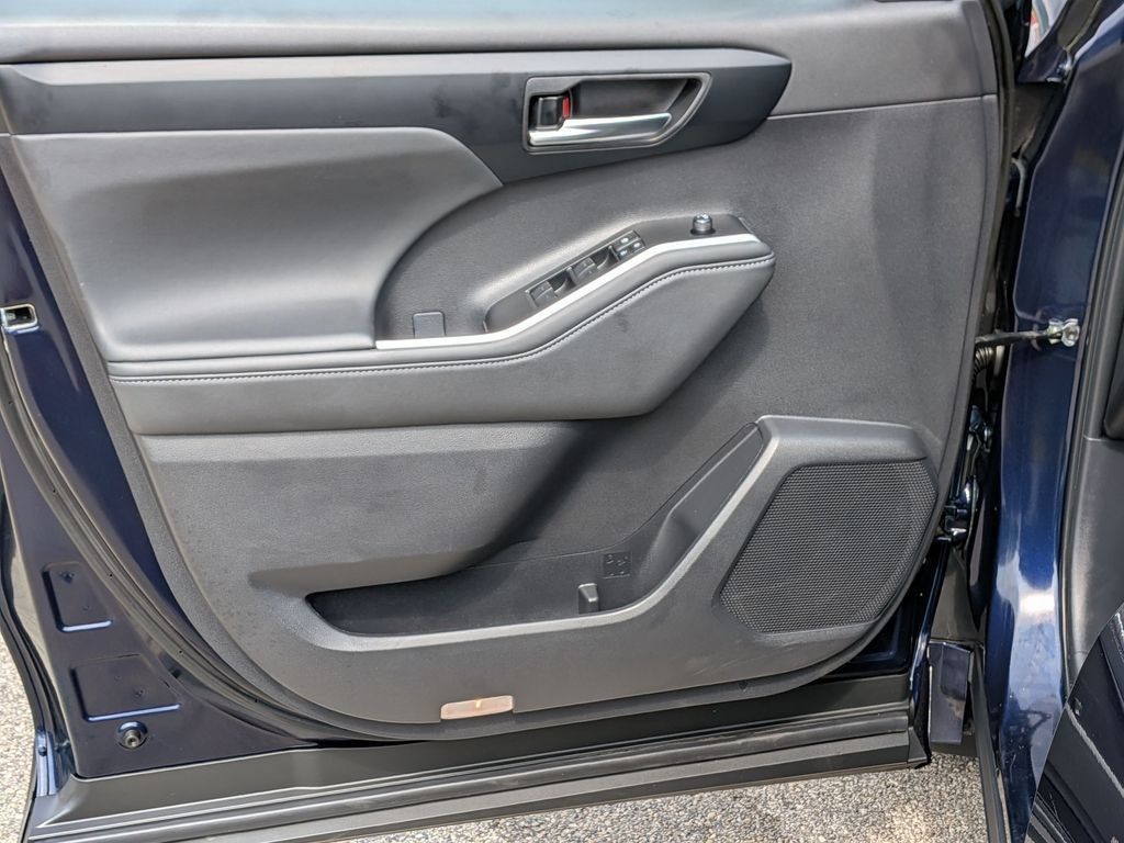 Used 2026 Toyota Highlander XLE AWD/4WD image 27