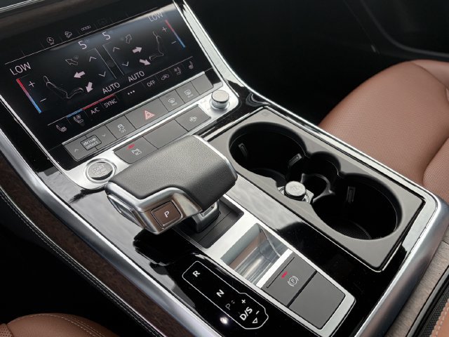 Used 2025 Audi Q8 Premium Plus AWD/4WD image 21