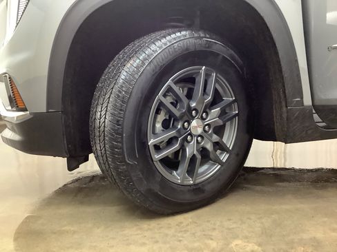 Used 2025 GMC Acadia Elevation image 29