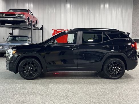 Certified 2022 GMC Terrain SLE w/ Driver Convenience Package AWD/4WD image 2