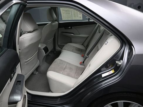 Used 2014 Toyota Camry XLE w/ Leather Package FWD image 29