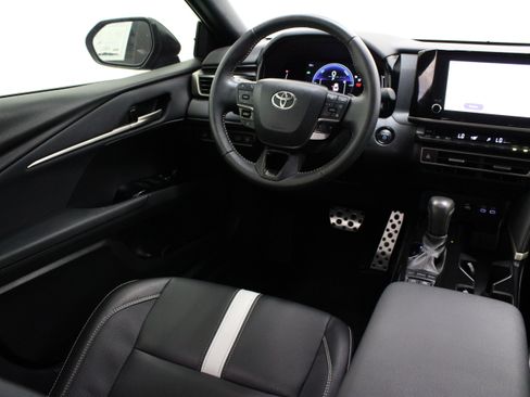 Used 2025 Toyota Camry SE FWD image 30