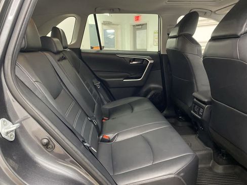 Used 2021 Toyota RAV4 XLE Premium image 19