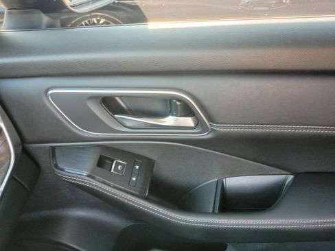 Used 2024 Nissan Rogue Platinum FWD image 31