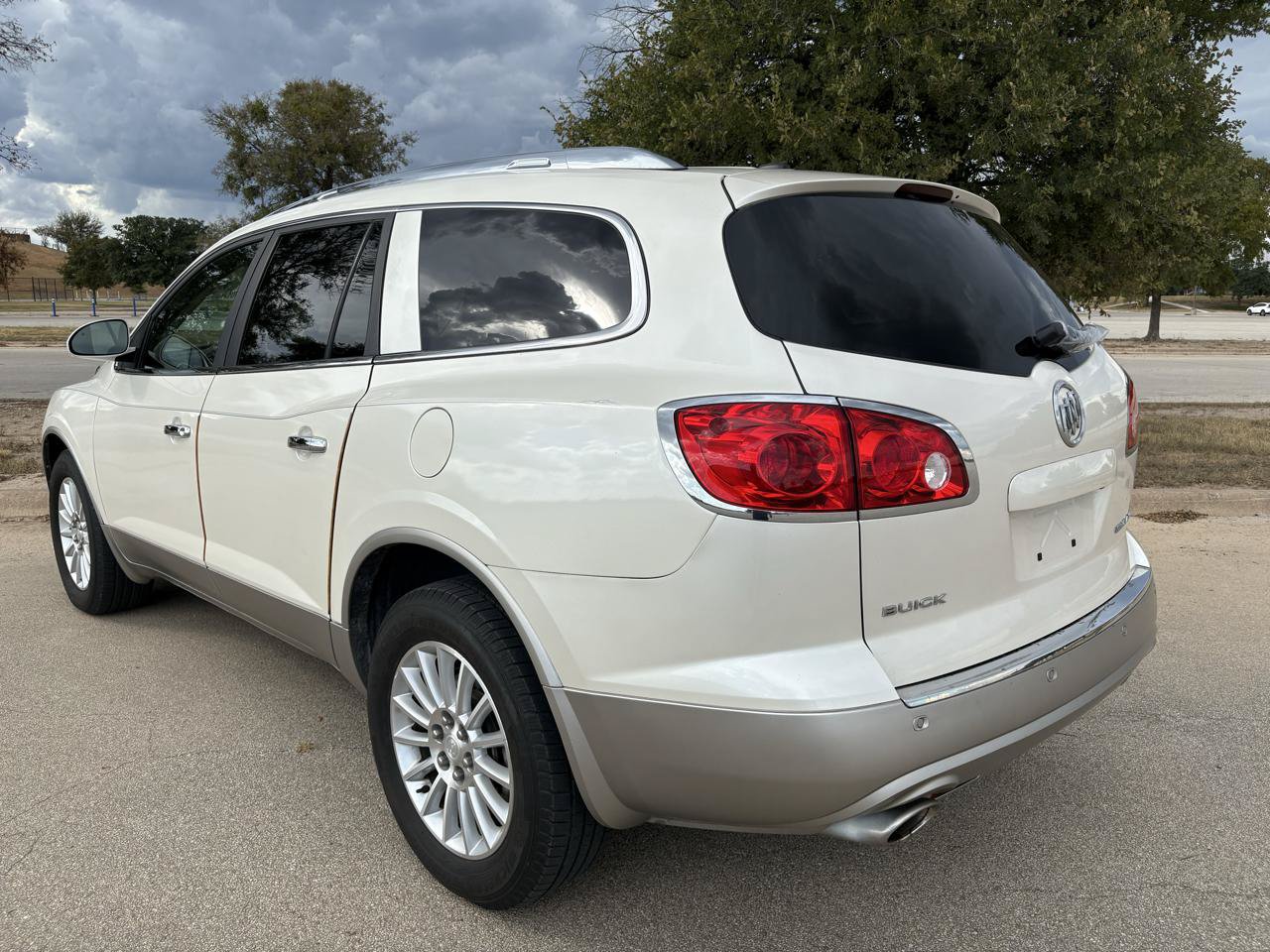 Used 2012 Buick Enclave Leather w/ LPO, Cargo Convenience Pkg FWD image 7